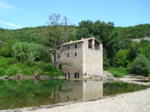 Das Tal der Cèze in Südfrankreich, Département Gard. Alte Mühle bei Monteil.